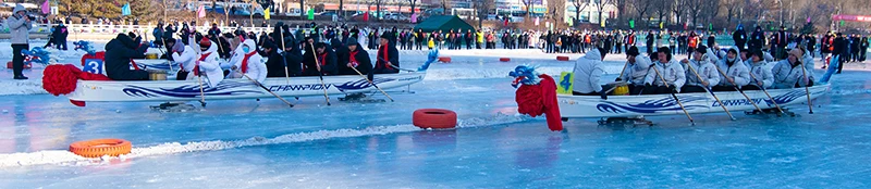 河北围场：冰上龙舟争霸赛开赛