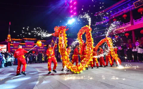 河北承德：第十届鼎盛皇家灯会璀璨启幕