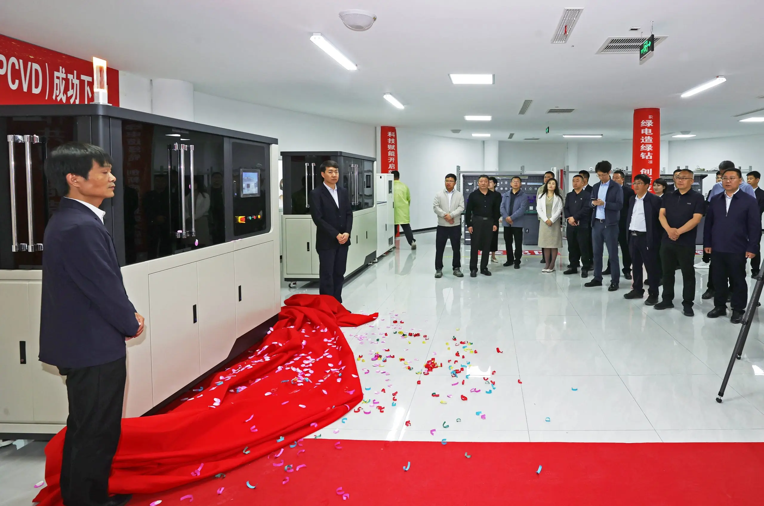 河北首台套生产金刚石（MPCVD）高端装备在围场成功下线