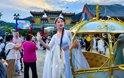 承德文旅精英共话融合 鼎盛十四周年潮燃盛典璀璨启幕