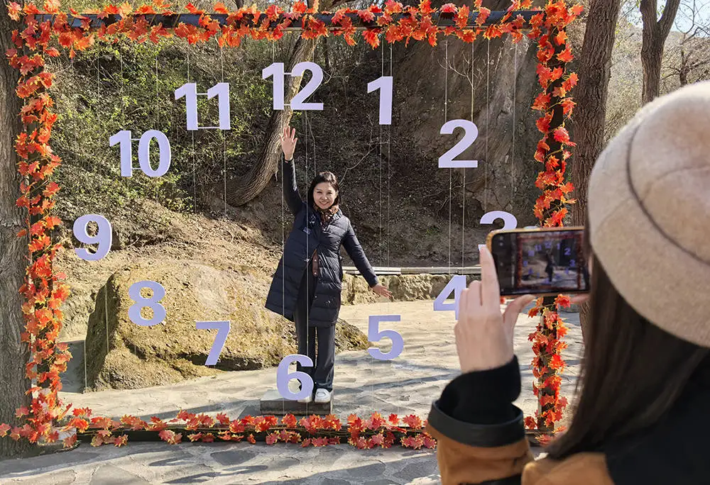 河北双滦：“秋登双塔 镜定永恒” 金秋摄影登高采风活动启幕