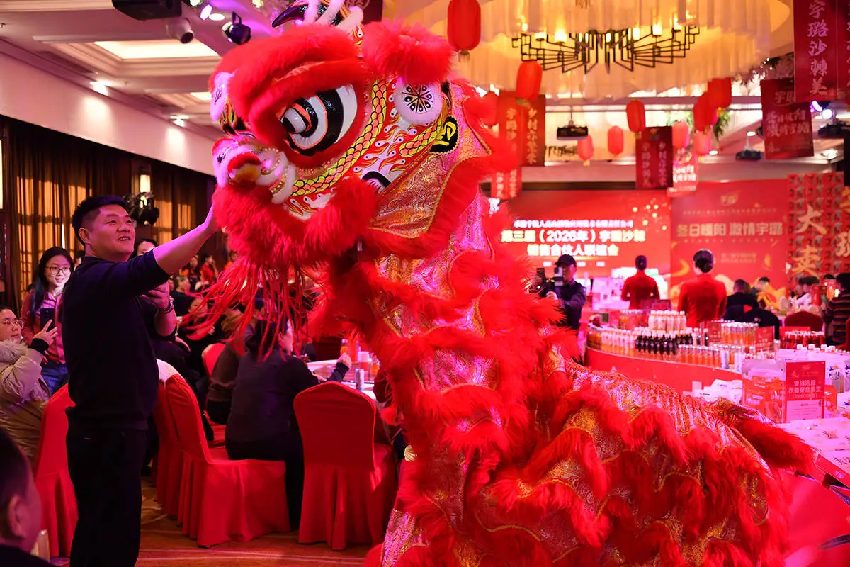 河北承德:冬日暖阳聚围场 激情宇璐启新程