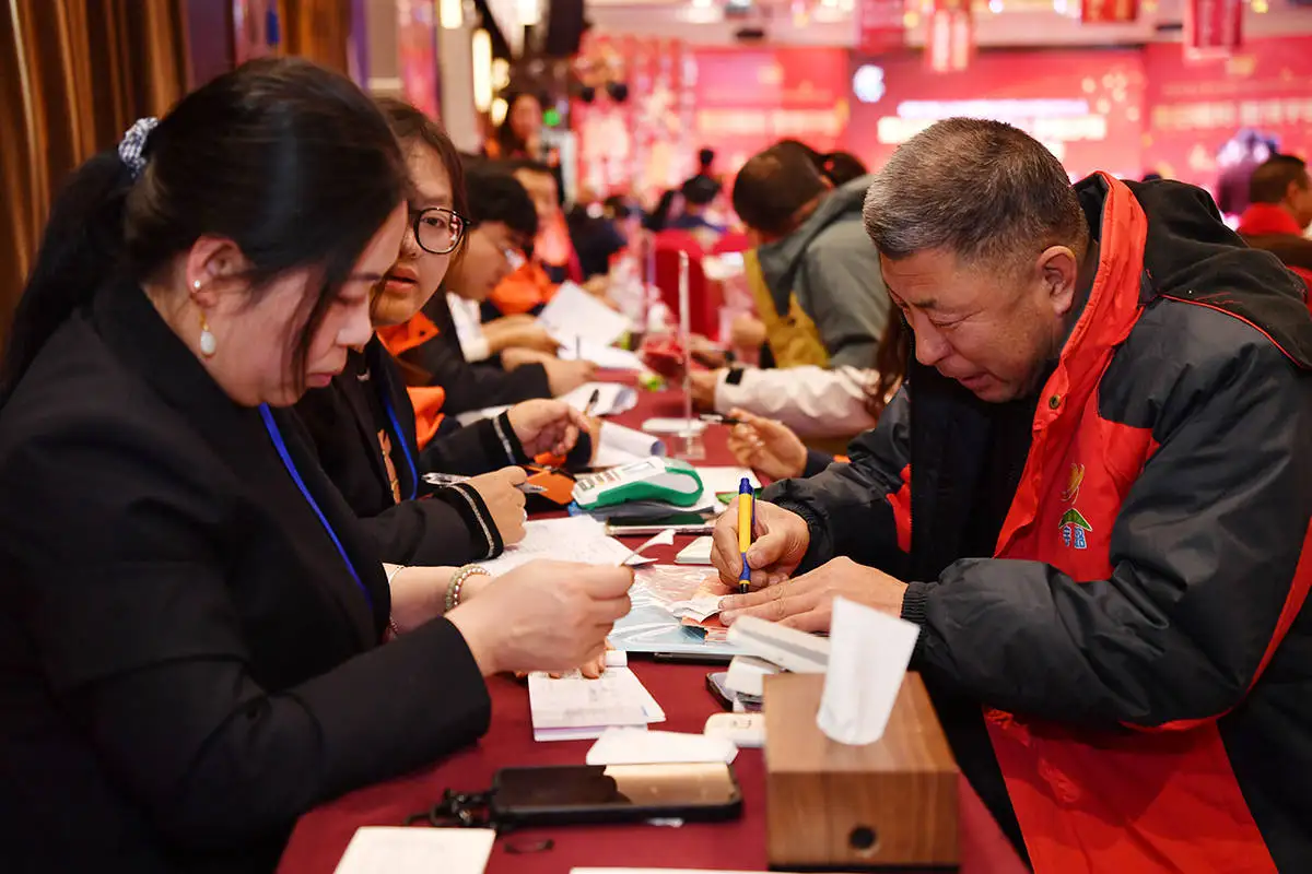 河北承德:冬日暖阳聚围场 激情宇璐启新程