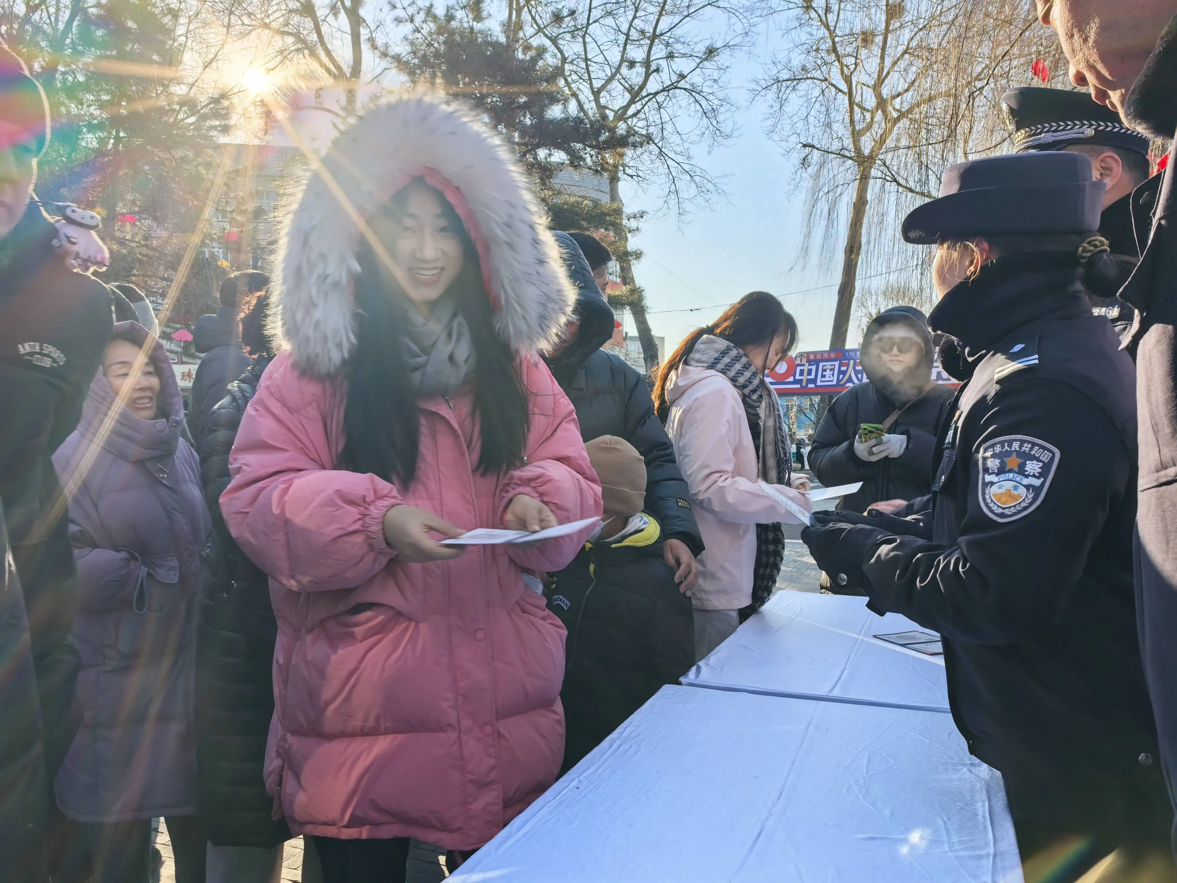 河北承德:警民同乐广场嘉年华迎接“警察节”