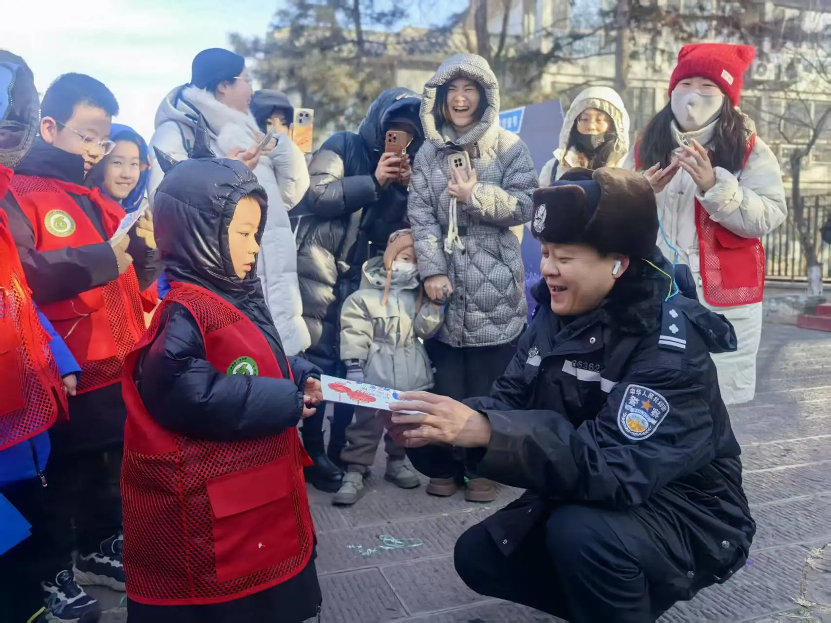 河北承德:警民同乐广场嘉年华迎接“警察节”