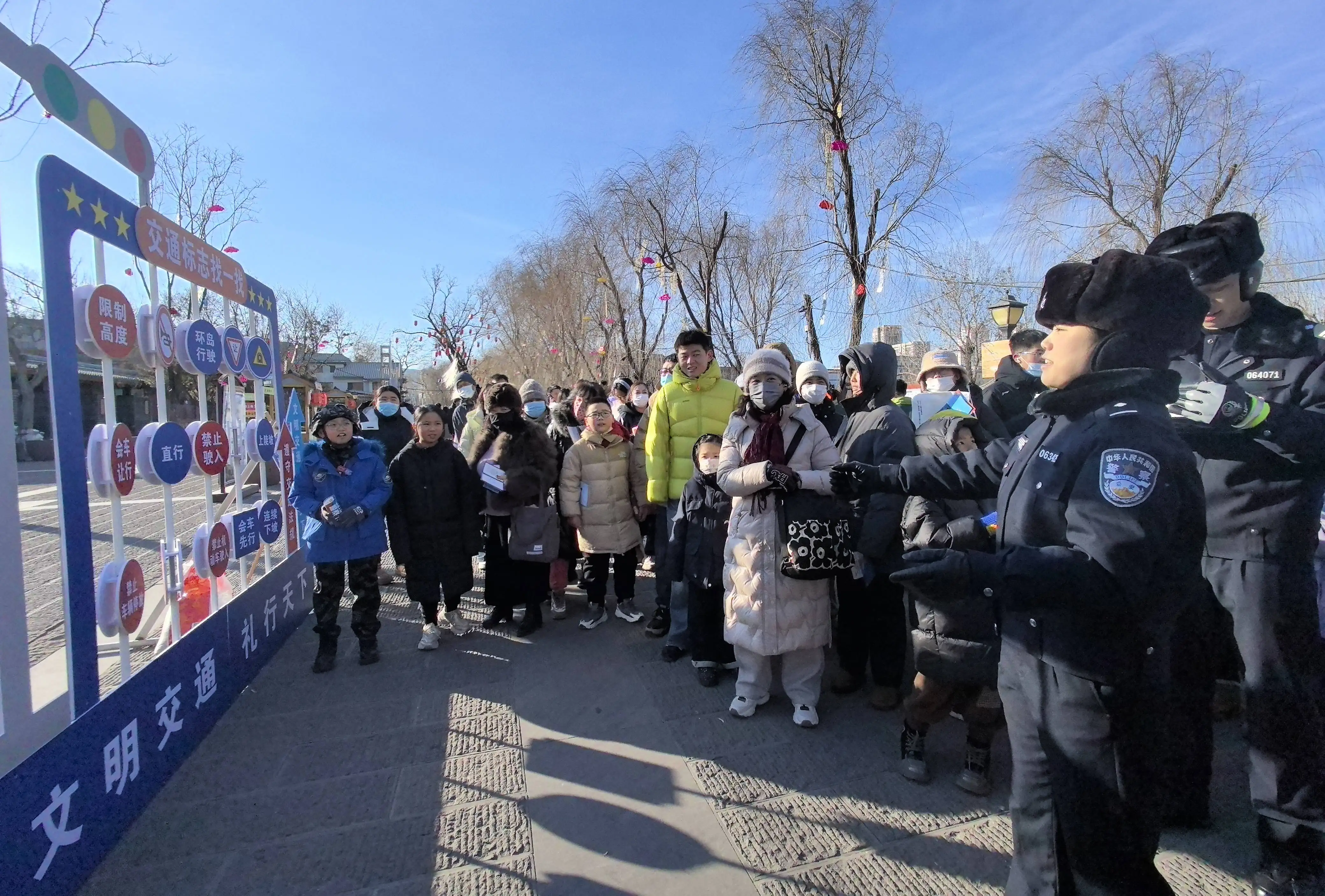 河北承德:警民同乐广场嘉年华迎接“警察节”
