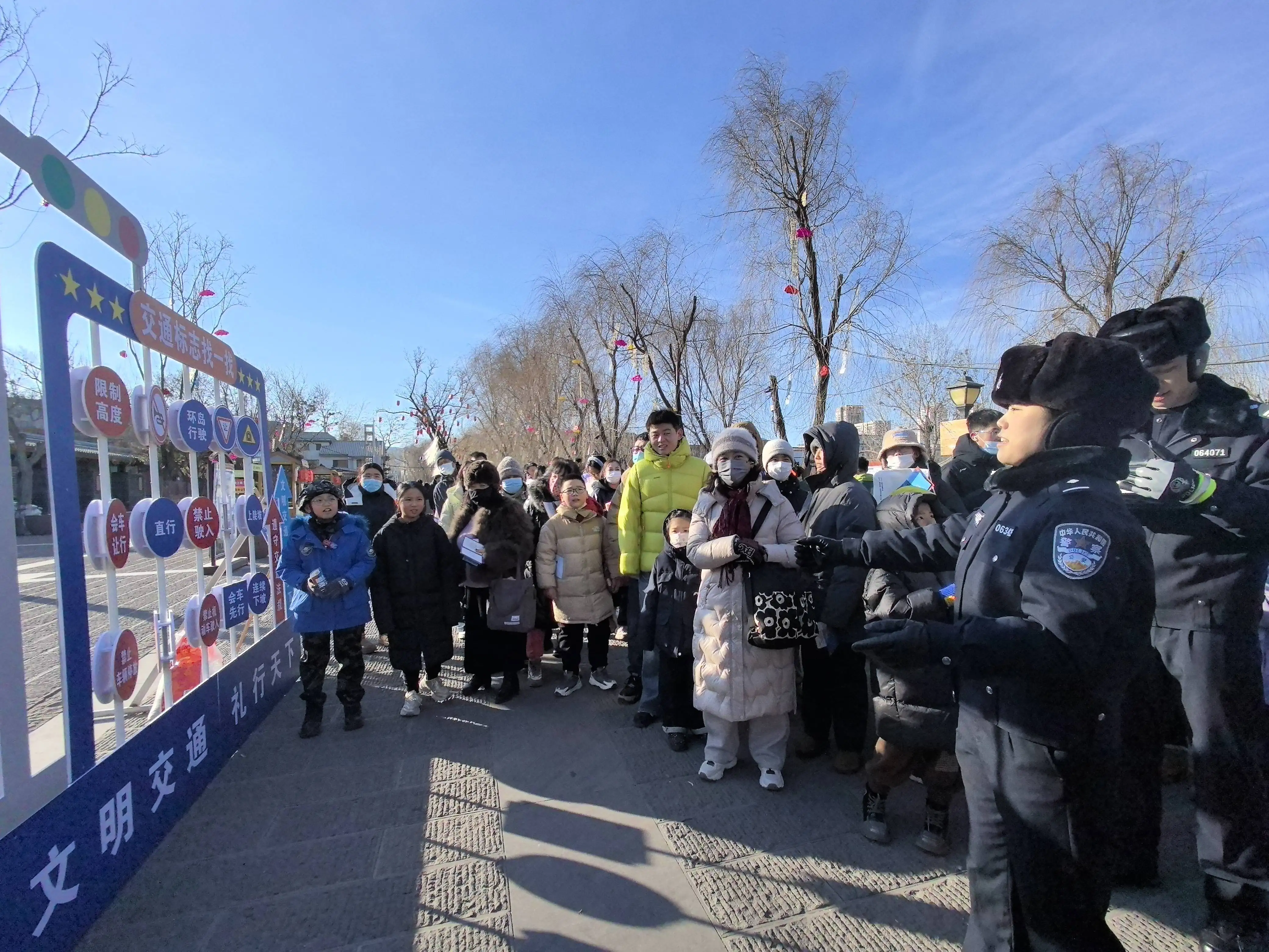 河北承德:警民同乐广场嘉年华迎接“警察节”