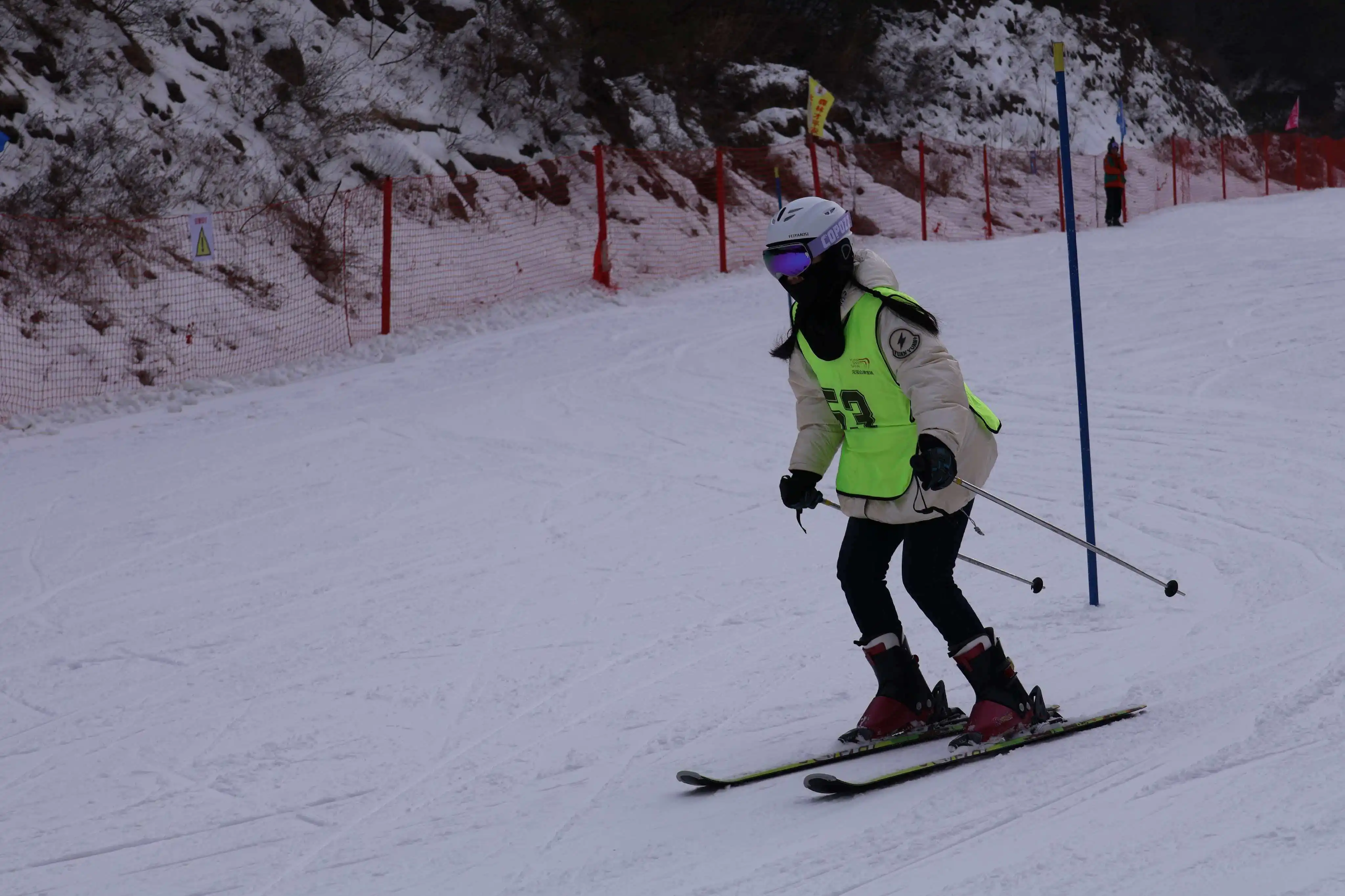 承德市职工、社区滑雪培训暨第二届全民健身大赛滑雪比赛激情开赛
